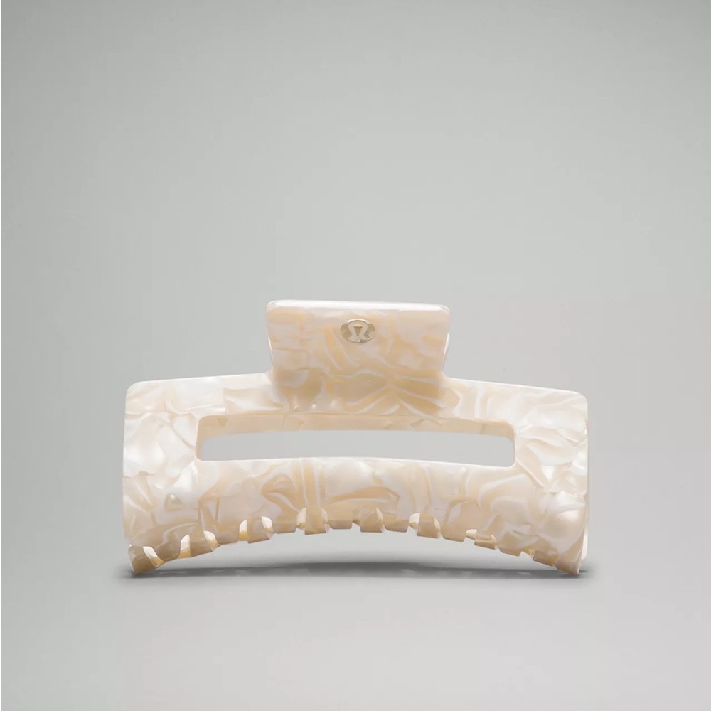 Lululemon extra large pearl claw clip
